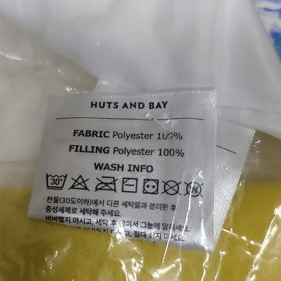 Huts and Bay Cat Diamond Cushion - Picture 9 of 10